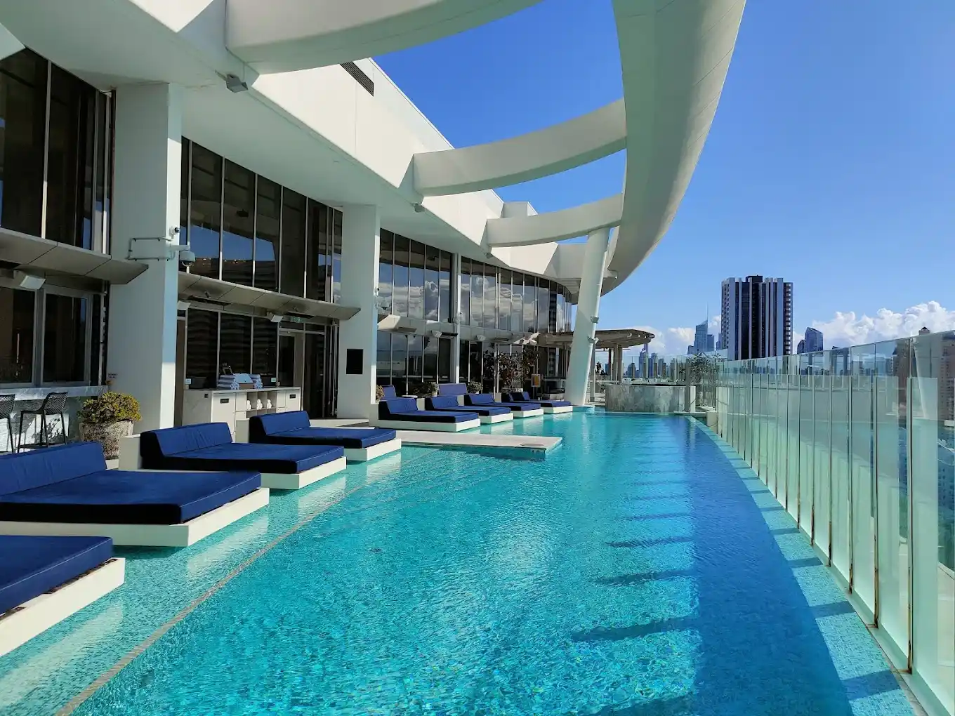 The Starホテルに併設されている屋外プール