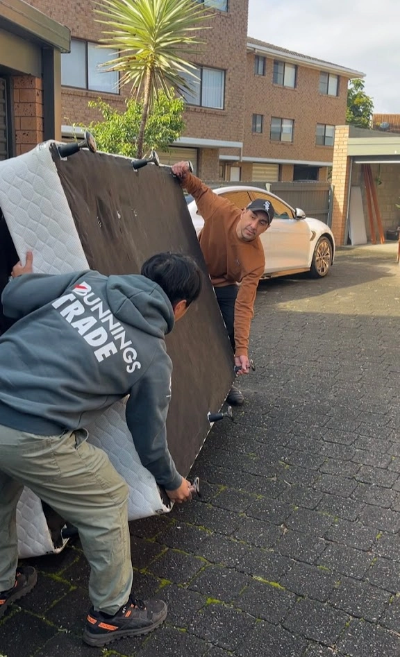 ゴールドコーストで引っ越し作業をするハンディマンのHARUさん